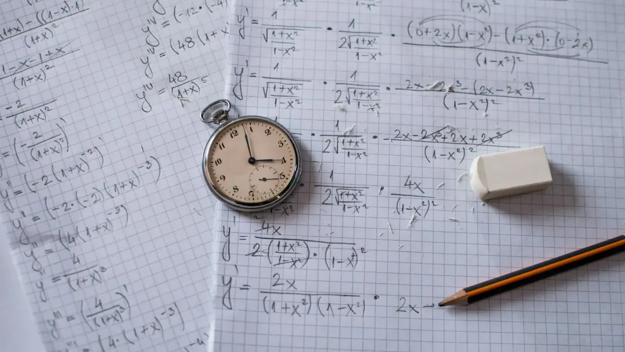 Zegar tyka, a przed Tobą zadania z matury matematyki. Czas ucieka, a wzory na kartce zdają się nie kończyć.