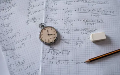 Zegar tyka, a przed Tobą zadania z matury matematyki. Czas ucieka, a wzory na kartce zdają się nie kończyć.
